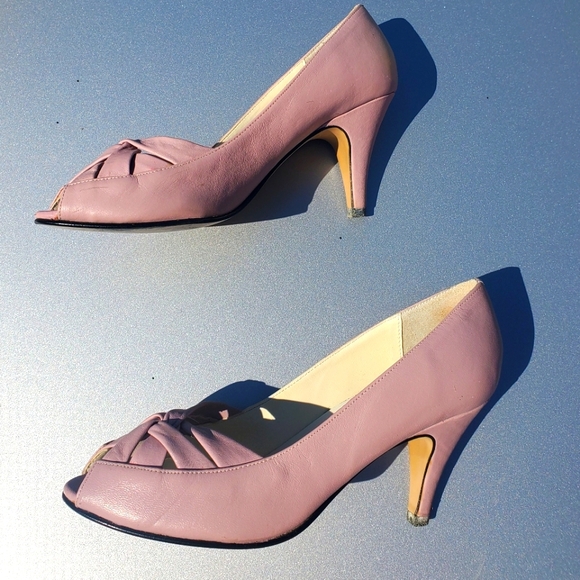 Pumps - Picture 2 of 4